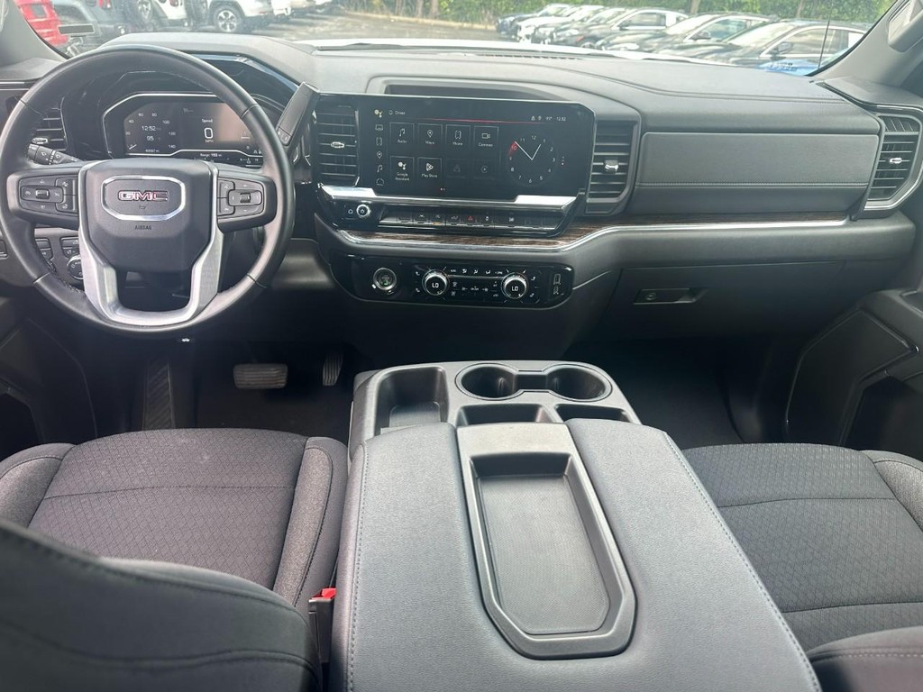 GMC Sierra 1500 Vehicle Full-screen Gallery Image 11