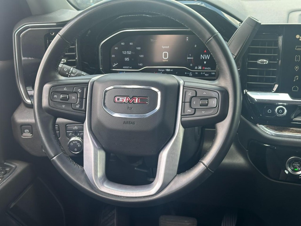 GMC Sierra 1500 Vehicle Full-screen Gallery Image 12