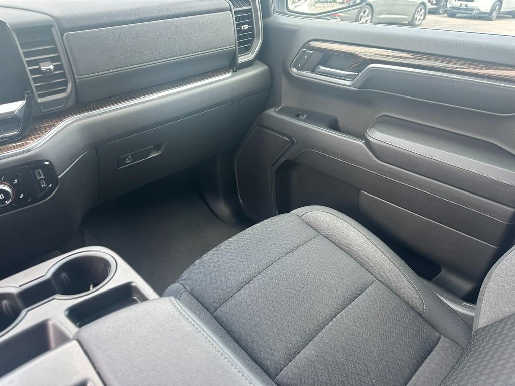 GMC Sierra 1500 Vehicle Full-screen Gallery Image 15