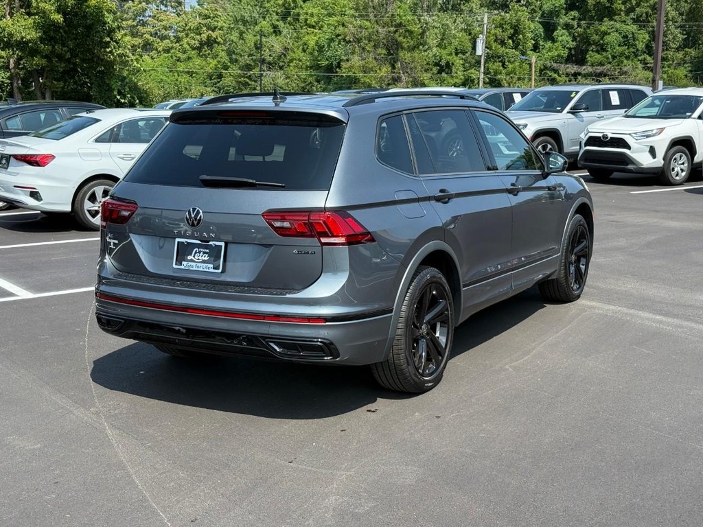 Volkswagen Tiguan Vehicle Full-screen Gallery Image 03