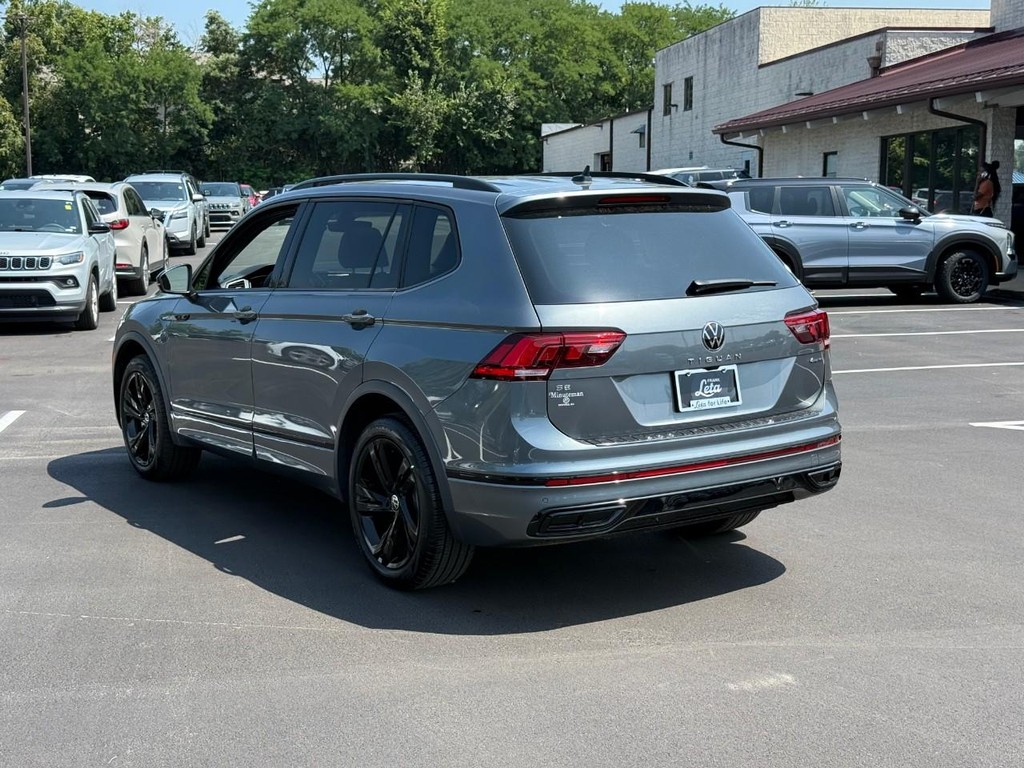 Volkswagen Tiguan Vehicle Full-screen Gallery Image 04