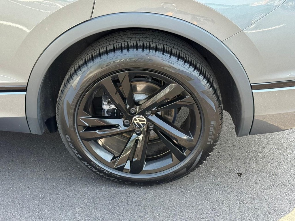 Volkswagen Tiguan Vehicle Full-screen Gallery Image 05