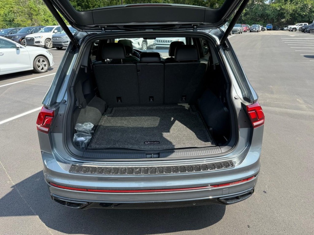 Volkswagen Tiguan Vehicle Full-screen Gallery Image 06