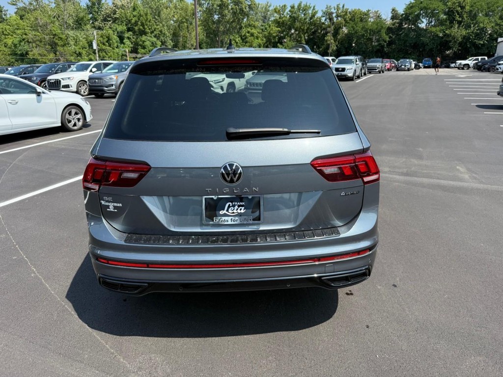 Volkswagen Tiguan Vehicle Full-screen Gallery Image 07