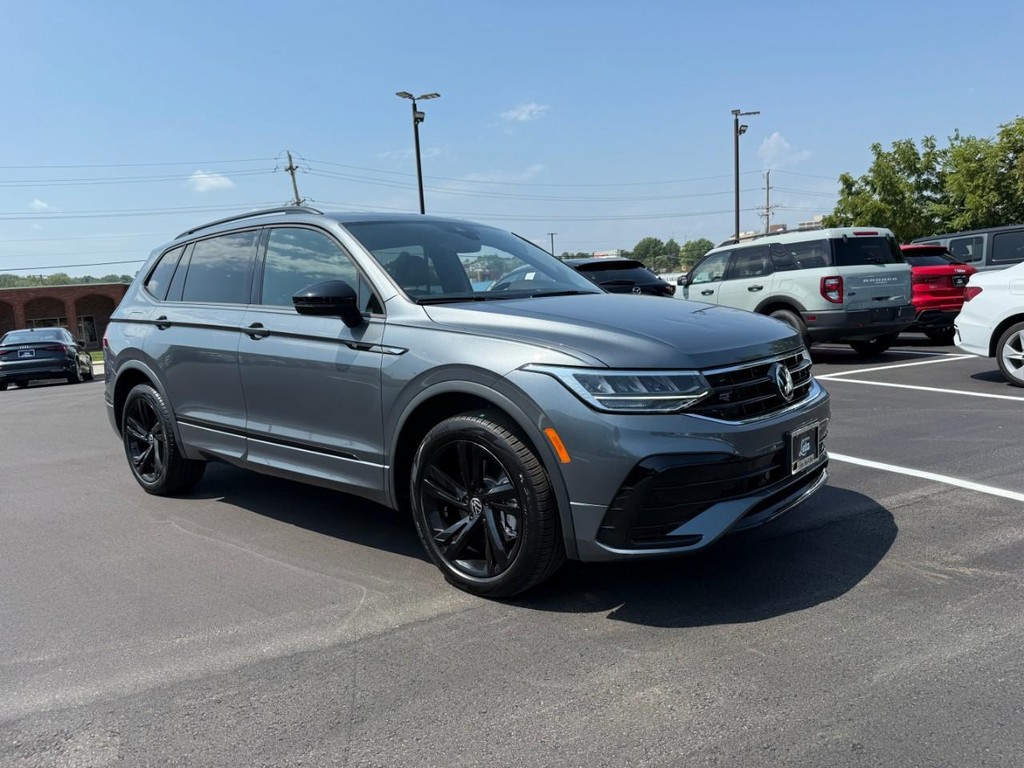 Volkswagen Tiguan Vehicle Full-screen Gallery Image 09