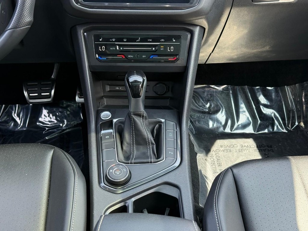 Volkswagen Tiguan Vehicle Full-screen Gallery Image 16