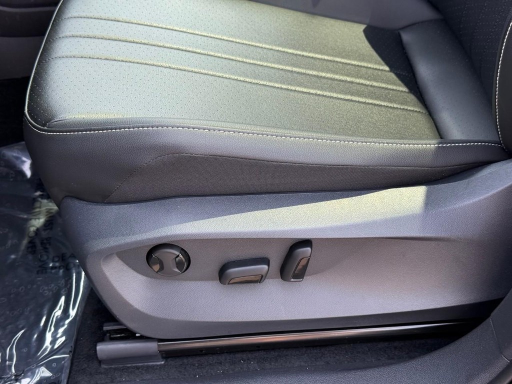 Volkswagen Tiguan Vehicle Full-screen Gallery Image 20