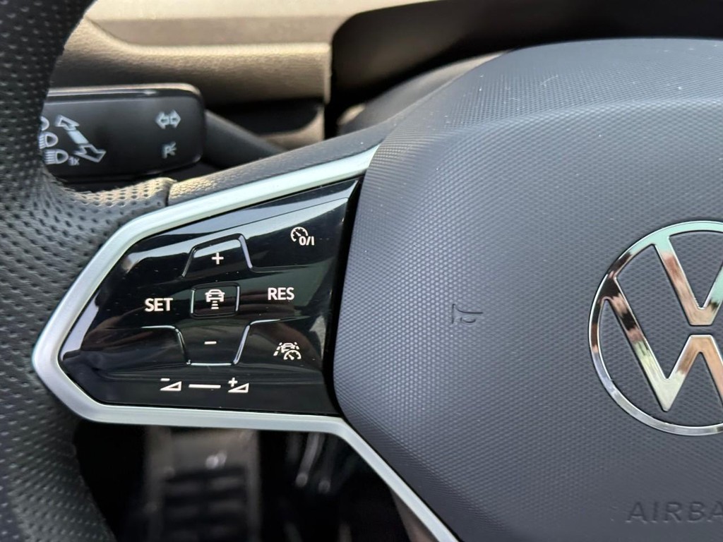 Volkswagen Tiguan Vehicle Full-screen Gallery Image 21