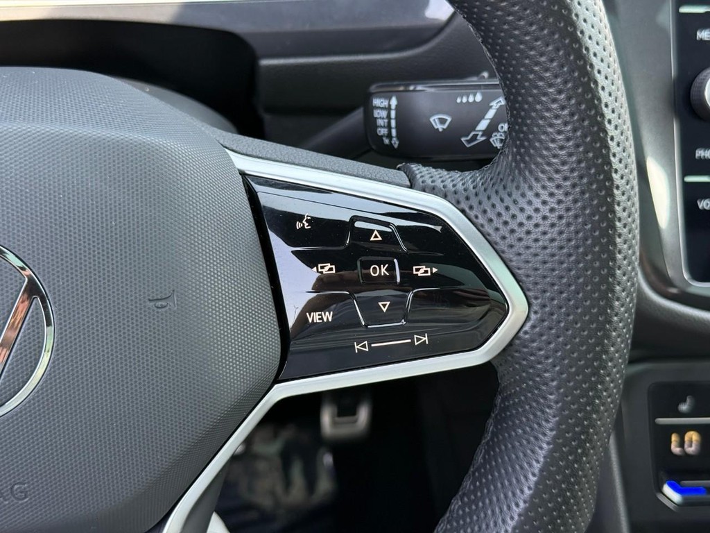 Volkswagen Tiguan Vehicle Full-screen Gallery Image 22