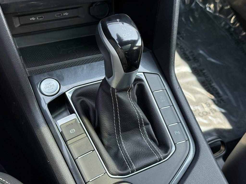 Volkswagen Tiguan Vehicle Full-screen Gallery Image 24