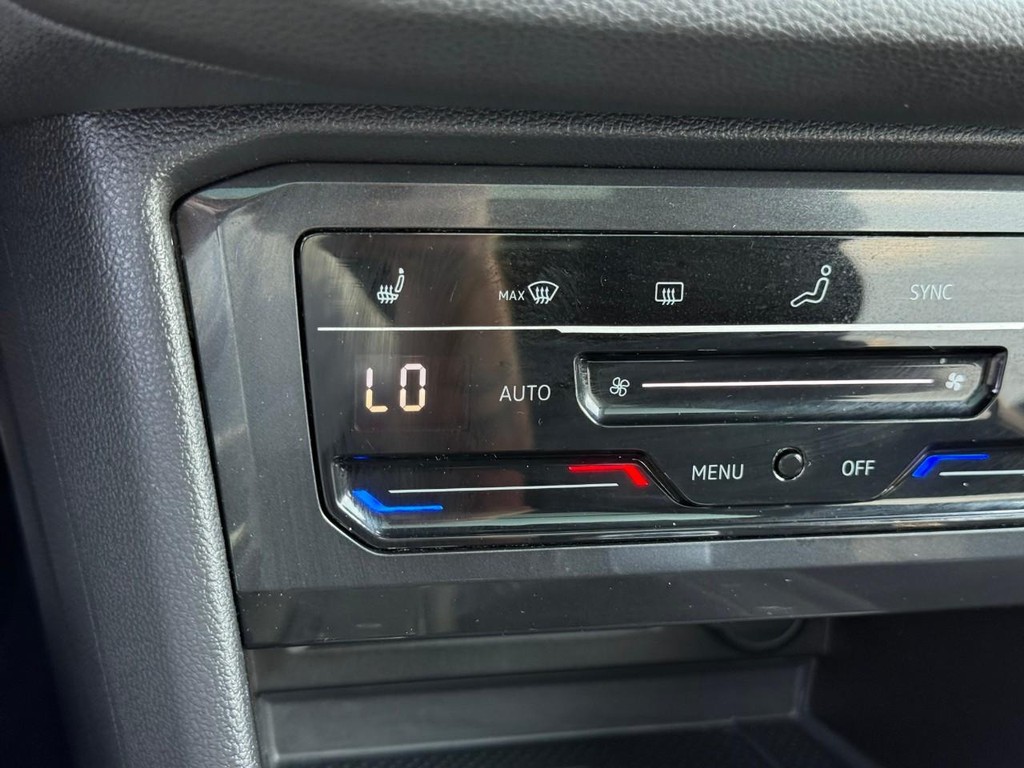 Volkswagen Tiguan Vehicle Full-screen Gallery Image 25