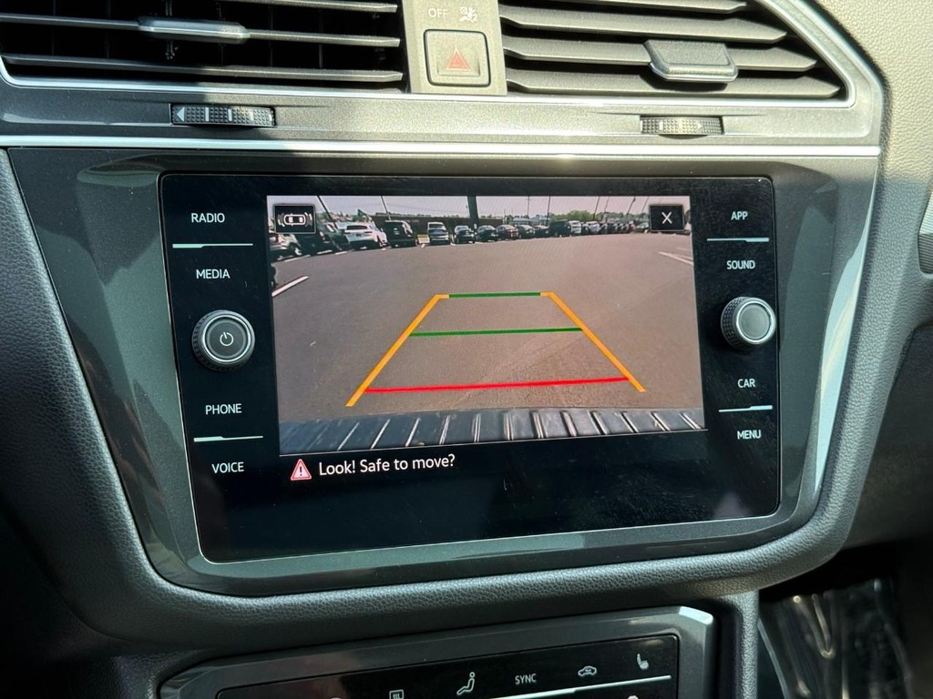 Volkswagen Tiguan Vehicle Full-screen Gallery Image 26