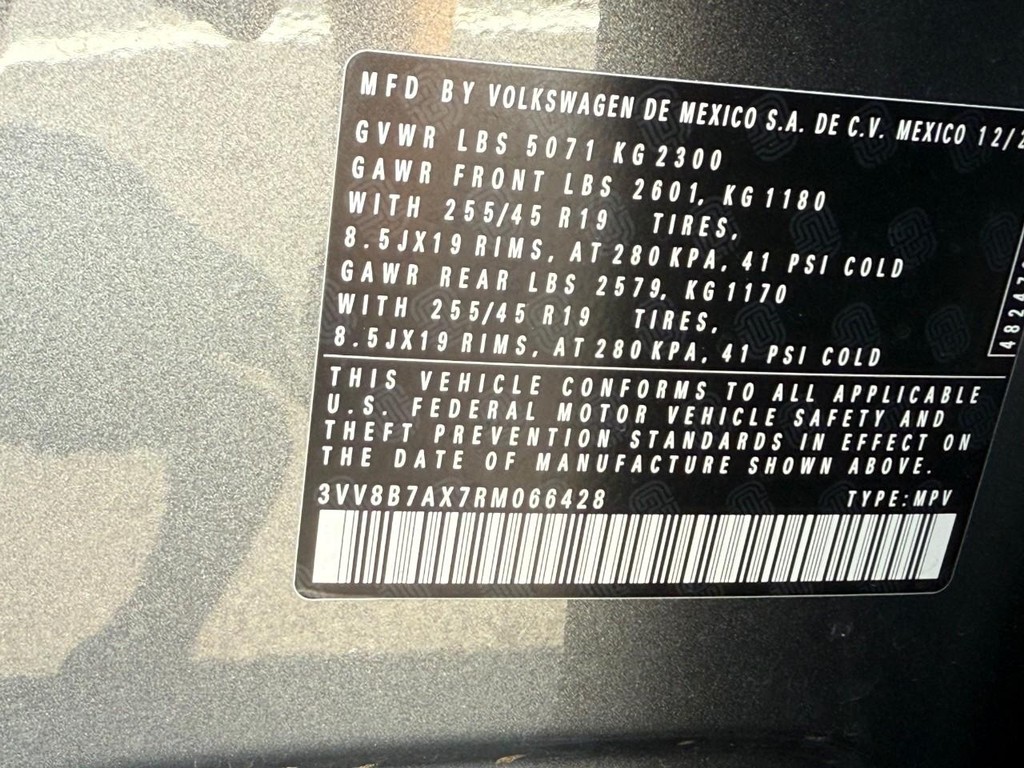 Volkswagen Tiguan Vehicle Full-screen Gallery Image 27