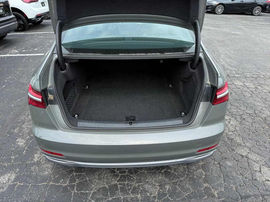 Audi A6 Sedan Vehicle Full-screen Gallery Image 07