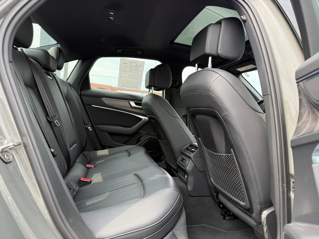 Audi A6 Sedan Vehicle Full-screen Gallery Image 09