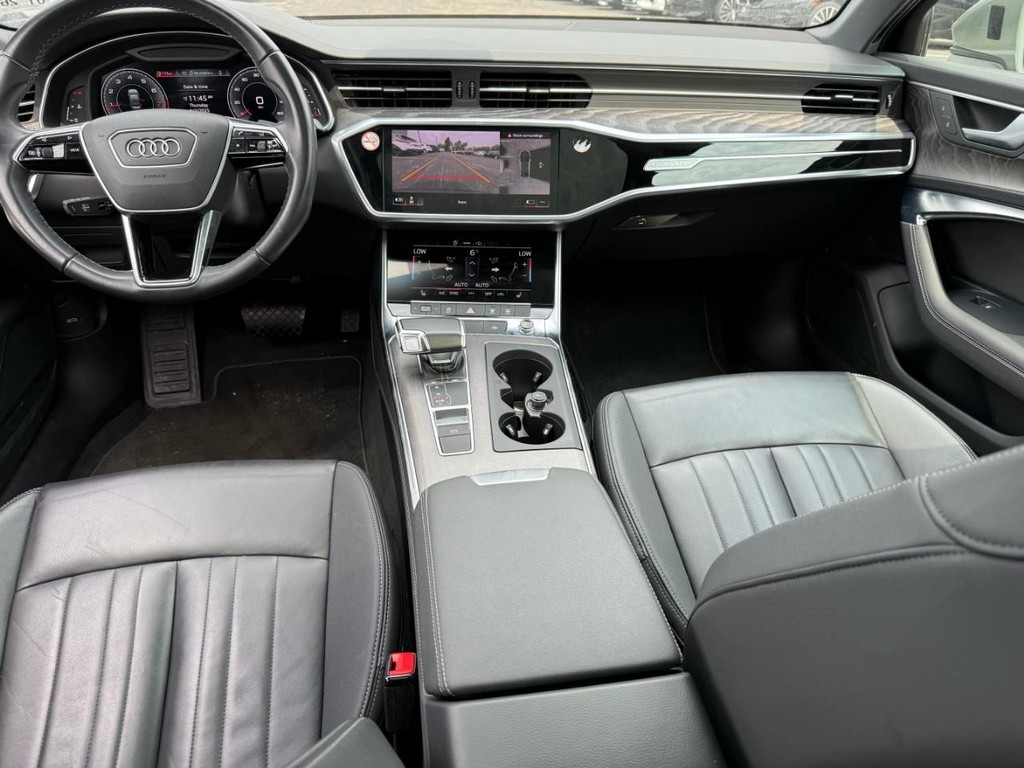 Audi A6 Sedan Vehicle Full-screen Gallery Image 10