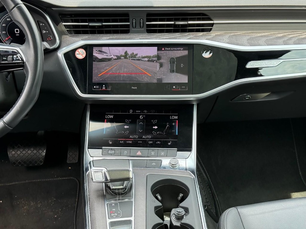 Audi A6 Sedan Vehicle Full-screen Gallery Image 13