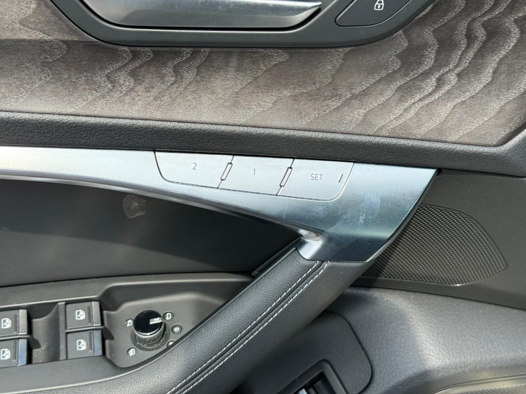 Audi A6 Sedan Vehicle Full-screen Gallery Image 16