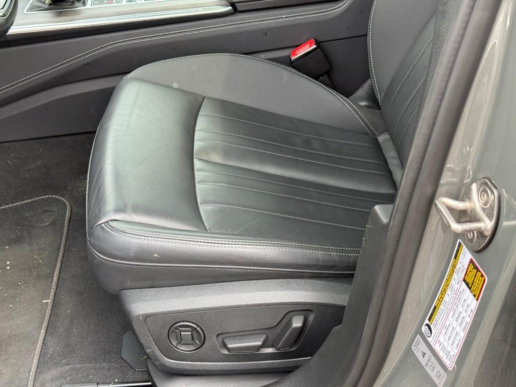 Audi A6 Sedan Vehicle Full-screen Gallery Image 17