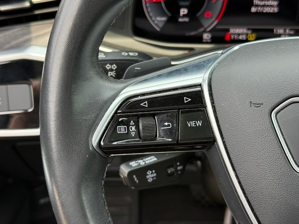 Audi A6 Sedan Vehicle Full-screen Gallery Image 19