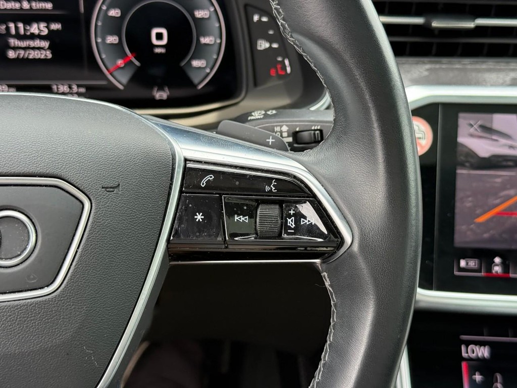 Audi A6 Sedan Vehicle Full-screen Gallery Image 20