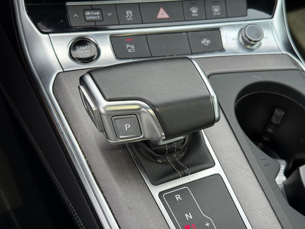 Audi A6 Sedan Vehicle Full-screen Gallery Image 21