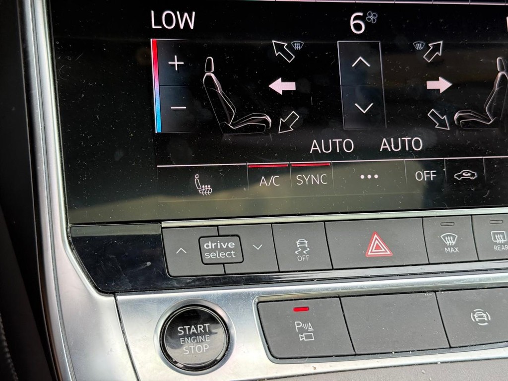 Audi A6 Sedan Vehicle Full-screen Gallery Image 22