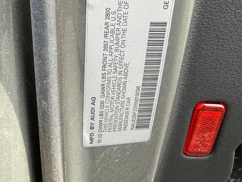 Audi A6 Sedan Vehicle Full-screen Gallery Image 25