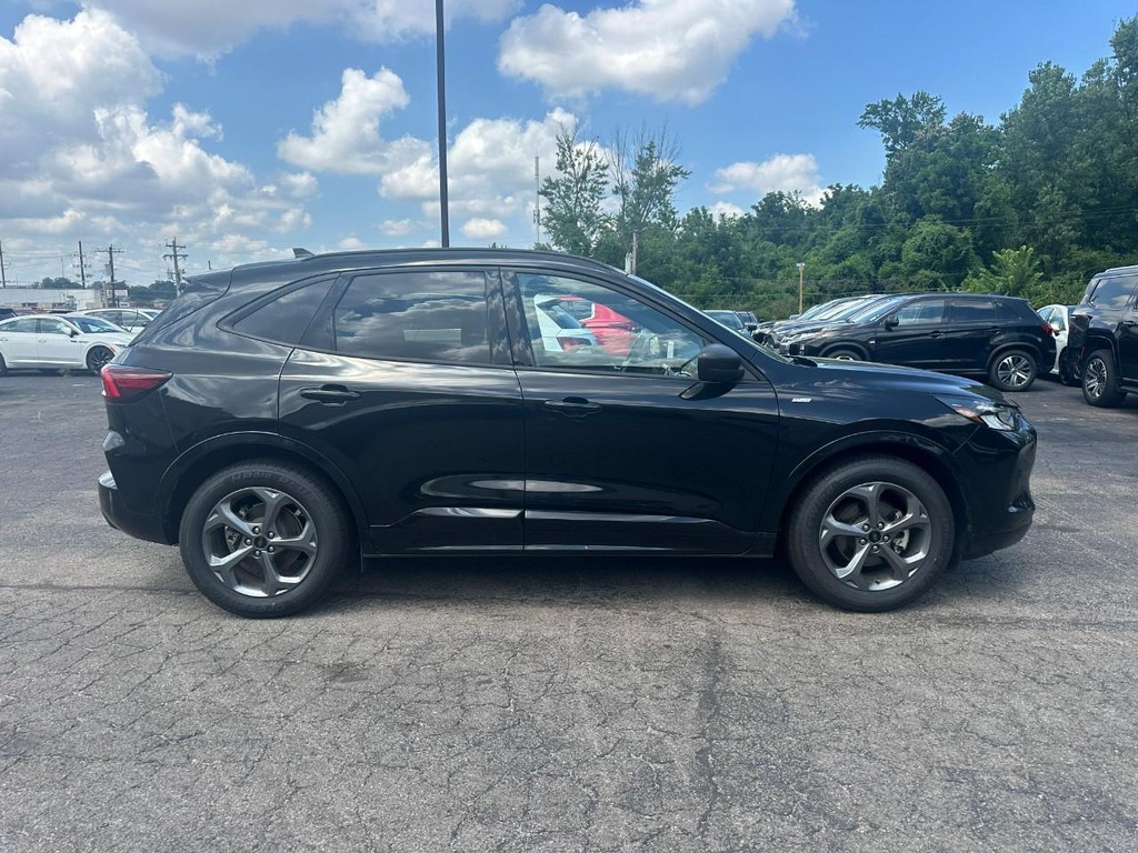 Ford Escape Vehicle Full-screen Gallery Image 02