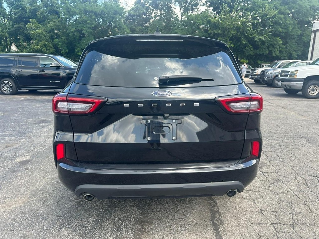 Ford Escape Vehicle Full-screen Gallery Image 04