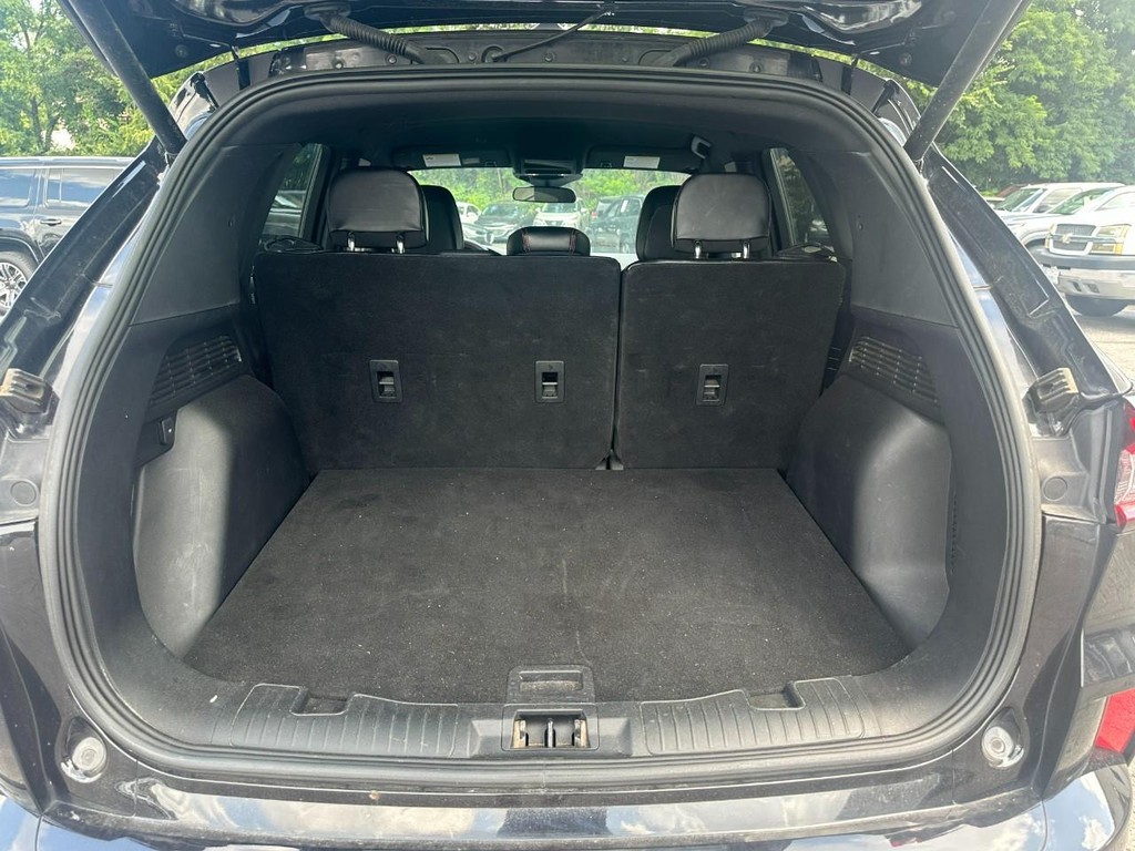 Ford Escape Vehicle Full-screen Gallery Image 05