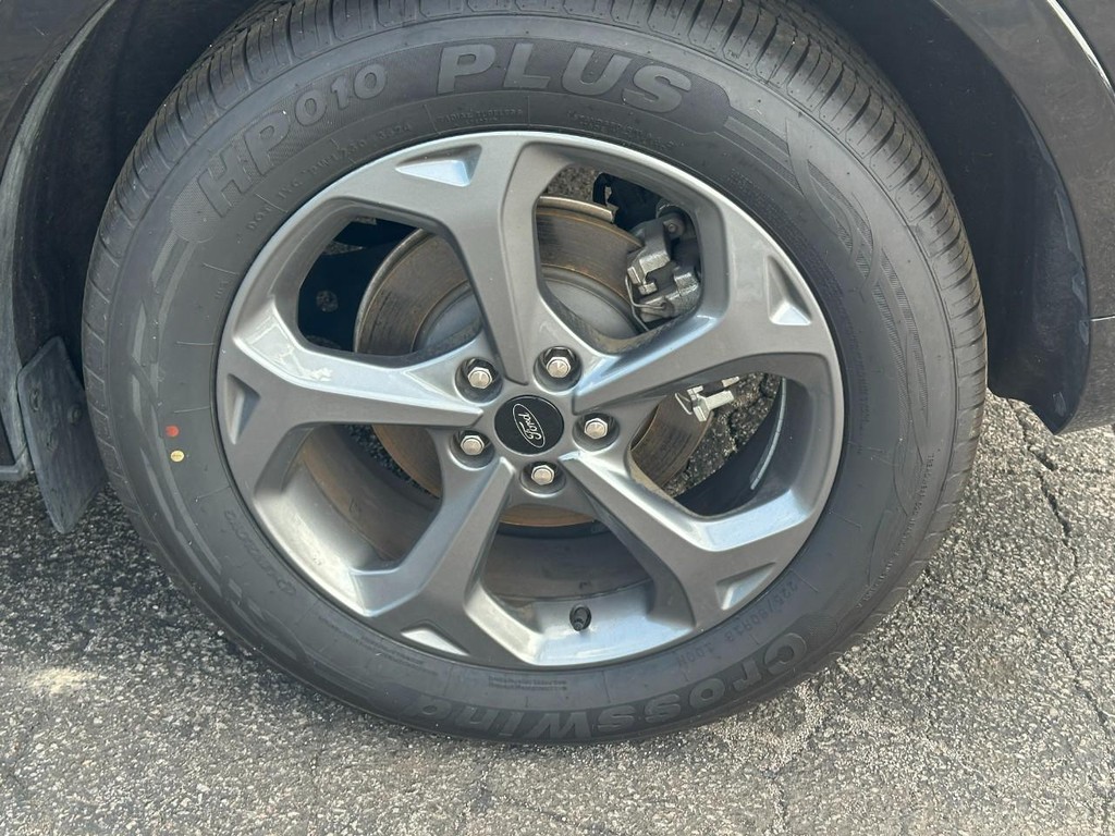 Ford Escape Vehicle Full-screen Gallery Image 06