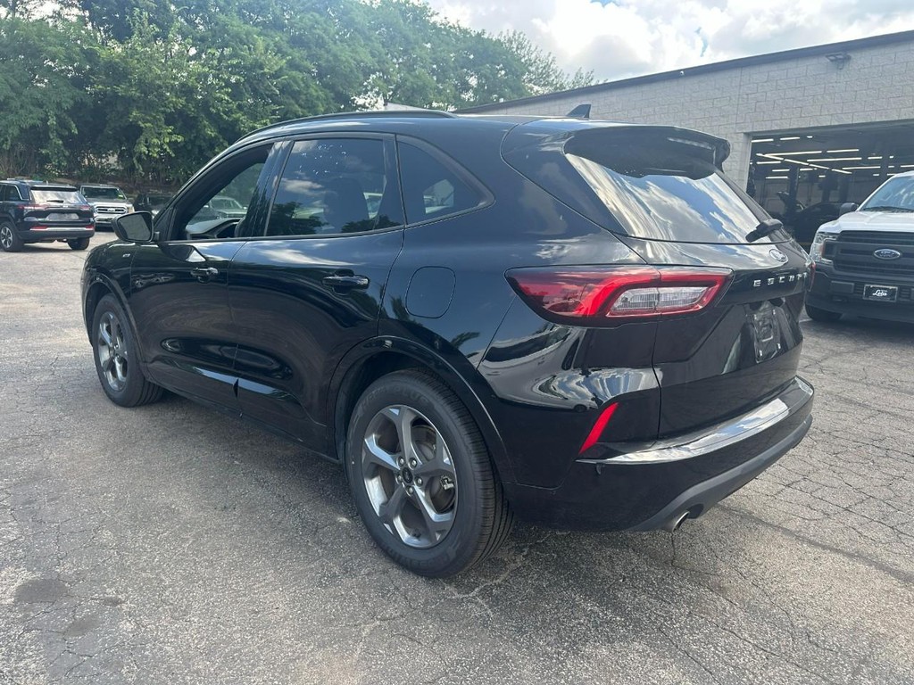 Ford Escape Vehicle Full-screen Gallery Image 07