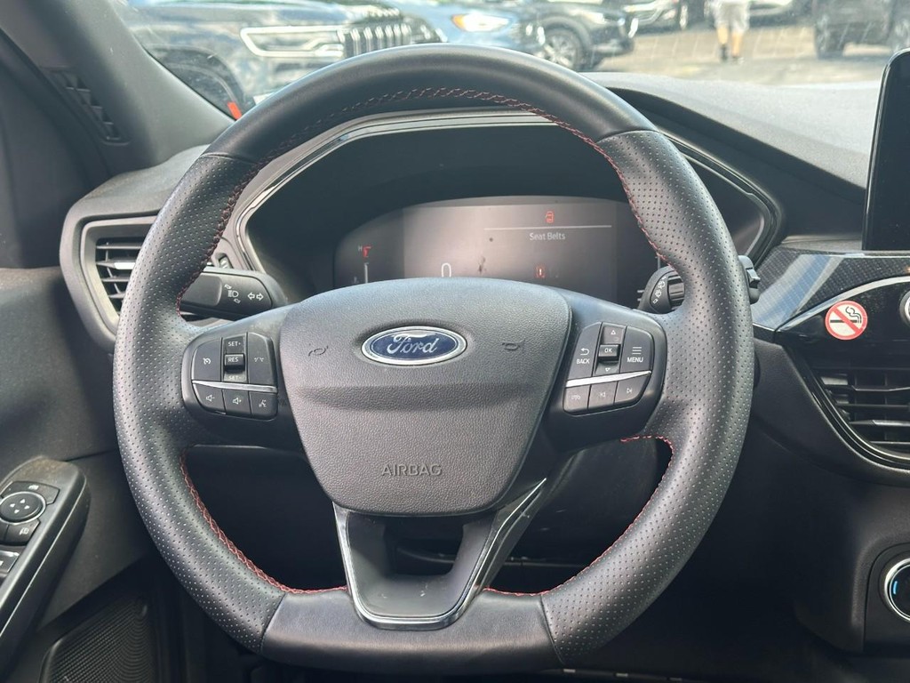 Ford Escape Vehicle Full-screen Gallery Image 12