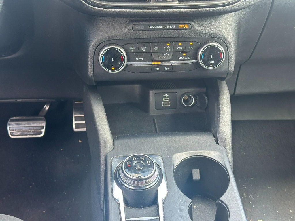 Ford Escape Vehicle Full-screen Gallery Image 14