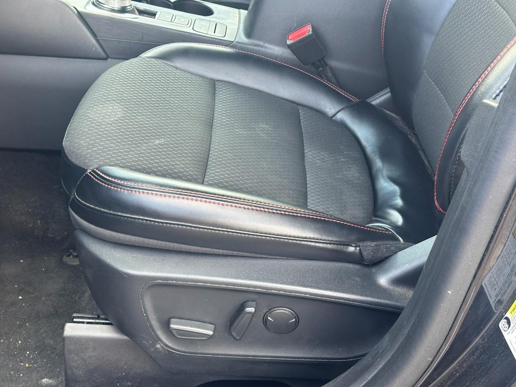 Ford Escape Vehicle Full-screen Gallery Image 17