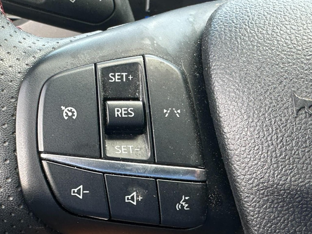 Ford Escape Vehicle Full-screen Gallery Image 18