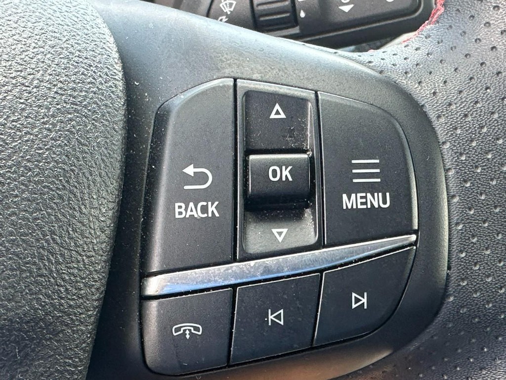 Ford Escape Vehicle Full-screen Gallery Image 19