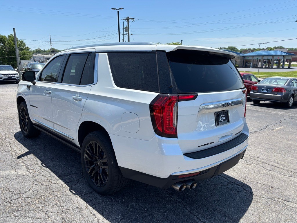 GMC Yukon Vehicle Full-screen Gallery Image 02