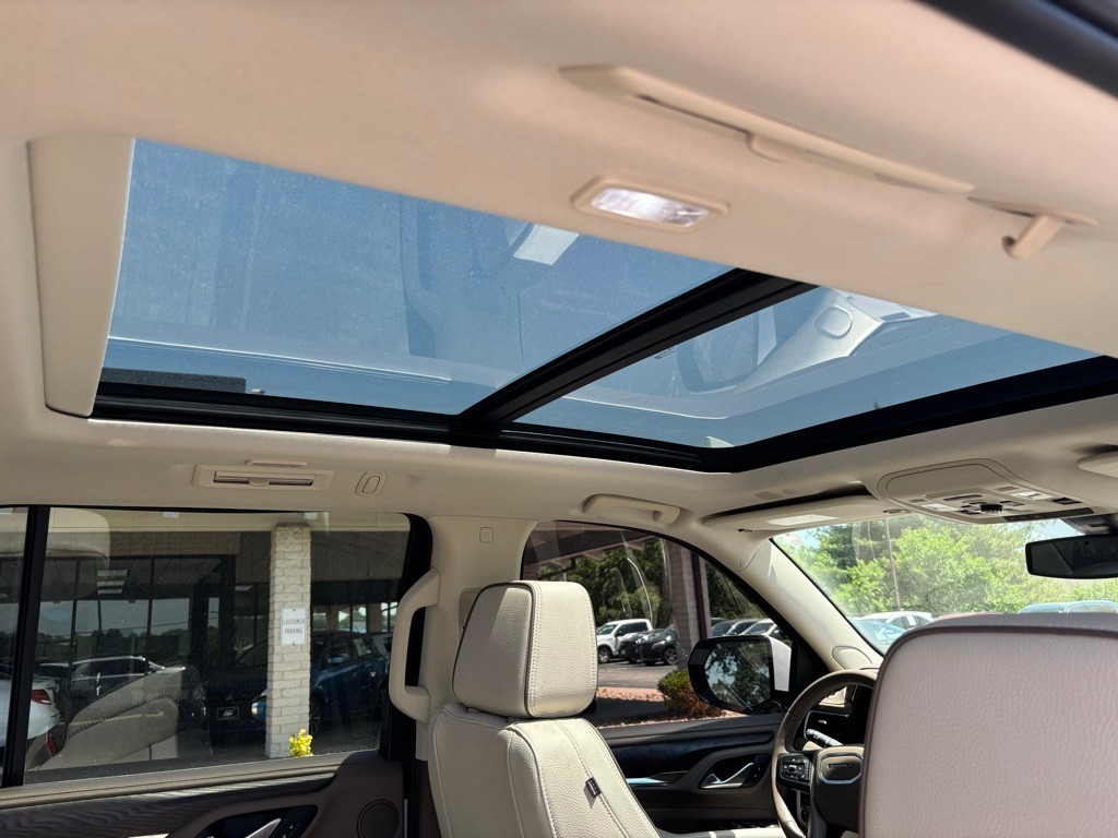 GMC Yukon Vehicle Full-screen Gallery Image 09