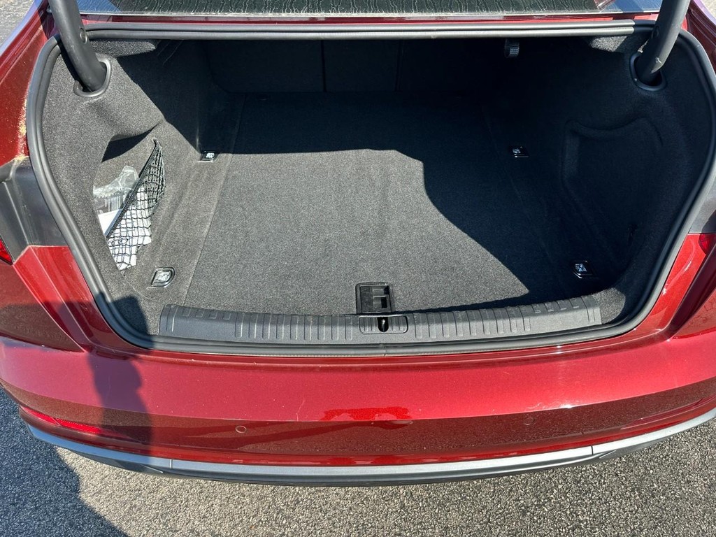 Audi A6 Sedan Vehicle Full-screen Gallery Image 05