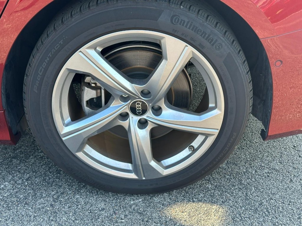 Audi A6 Sedan Vehicle Full-screen Gallery Image 07