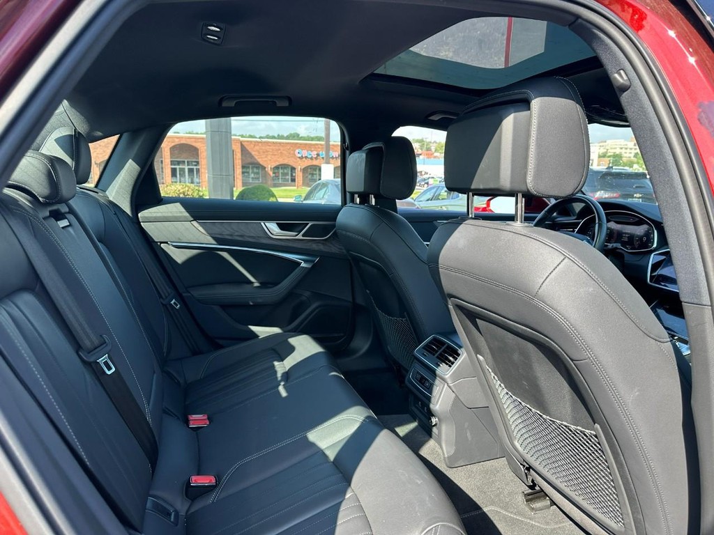 Audi A6 Sedan Vehicle Full-screen Gallery Image 10