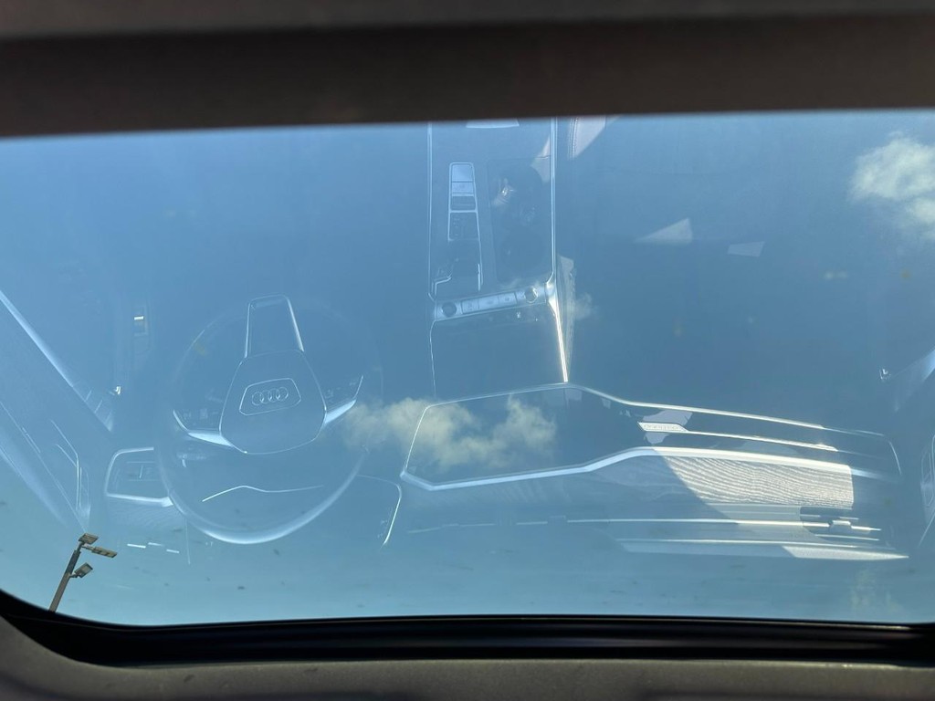 Audi A6 Sedan Vehicle Full-screen Gallery Image 12