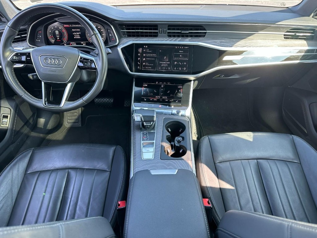 Audi A6 Sedan Vehicle Full-screen Gallery Image 13