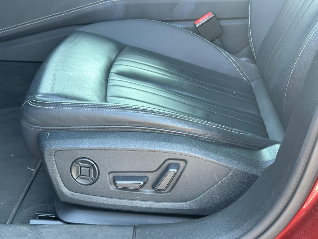 Audi A6 Sedan Vehicle Full-screen Gallery Image 20