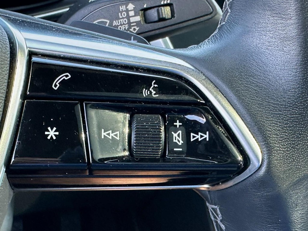 Audi A6 Sedan Vehicle Full-screen Gallery Image 22