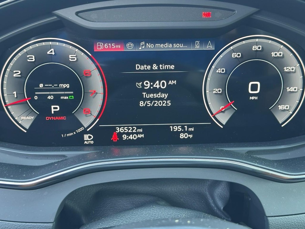 Audi A6 Sedan Vehicle Full-screen Gallery Image 23