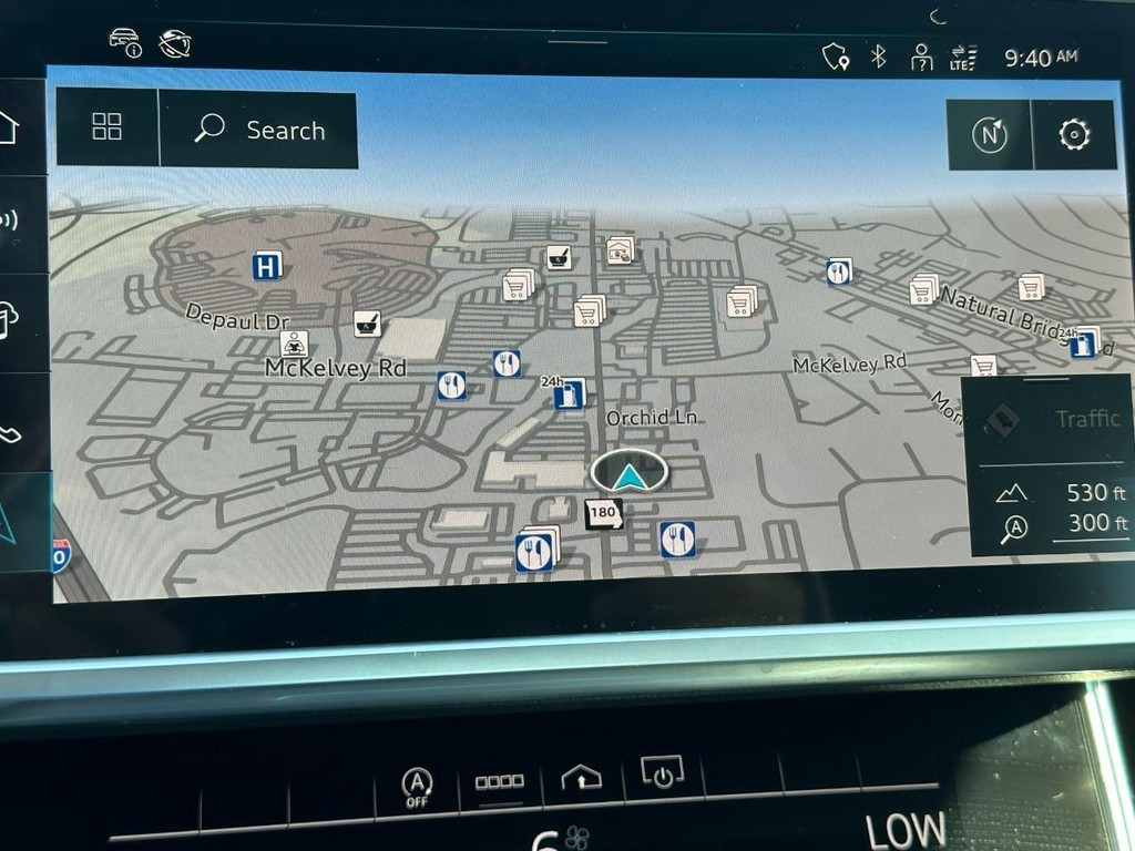 Audi A6 Sedan Vehicle Full-screen Gallery Image 24