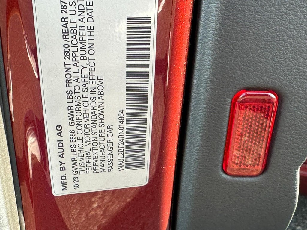 Audi A6 Sedan Vehicle Full-screen Gallery Image 26